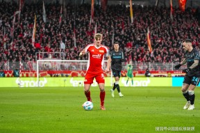 Kaiyun开云体育-赛后欧冠焦点战，印第安纳步行者绝杀压哨，气氛紧张，阵容厚度经受考验的简单介绍