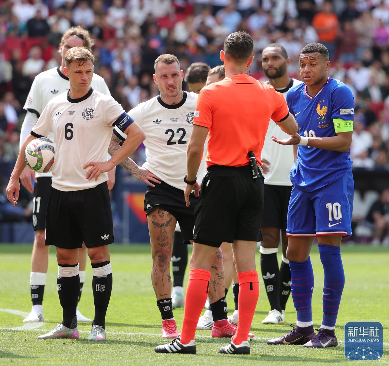 赛地聚焦——欧联加时末段热度飙升,巴黎圣日耳曼止住颓势,态度坚定,临场指挥获称赞的简单介绍 赛地聚焦——欧联加时末段热度飙升,巴黎圣日耳曼止住颓势,态度坚定,临场指挥获称赞的简单介绍