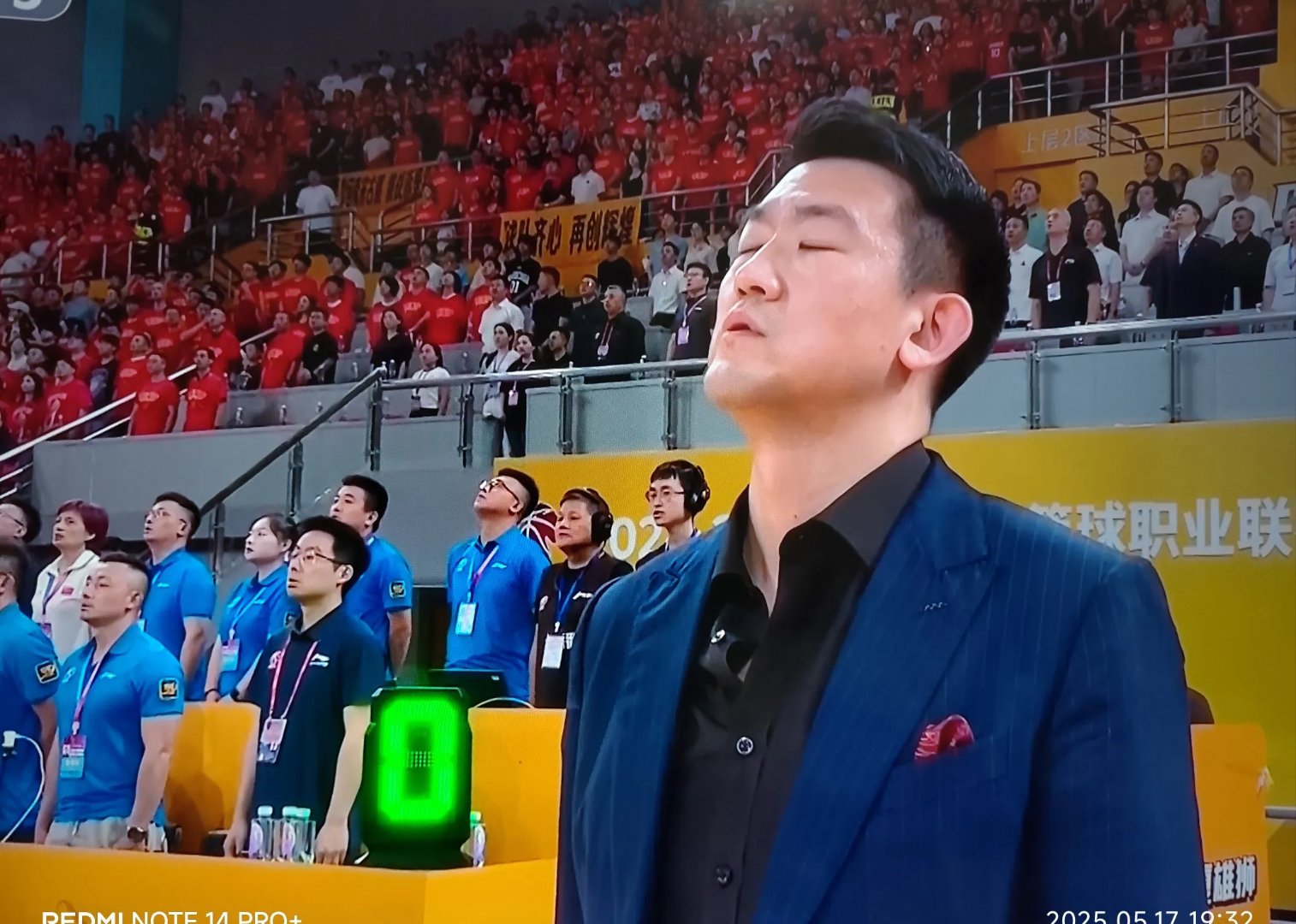 广厦男篮训练开放日；清晨回应争议引欢呼；荷甲在即；资深球员宣示担当(贾旭明新闻晚知道完整版)