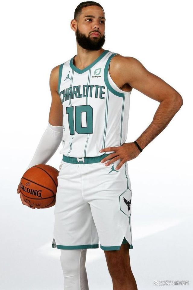 包含风云突变！夏洛特黄蜂关键时刻官宣签约，德甲版图或变，球迷炸锅，赛程密集仍需轮换的词条