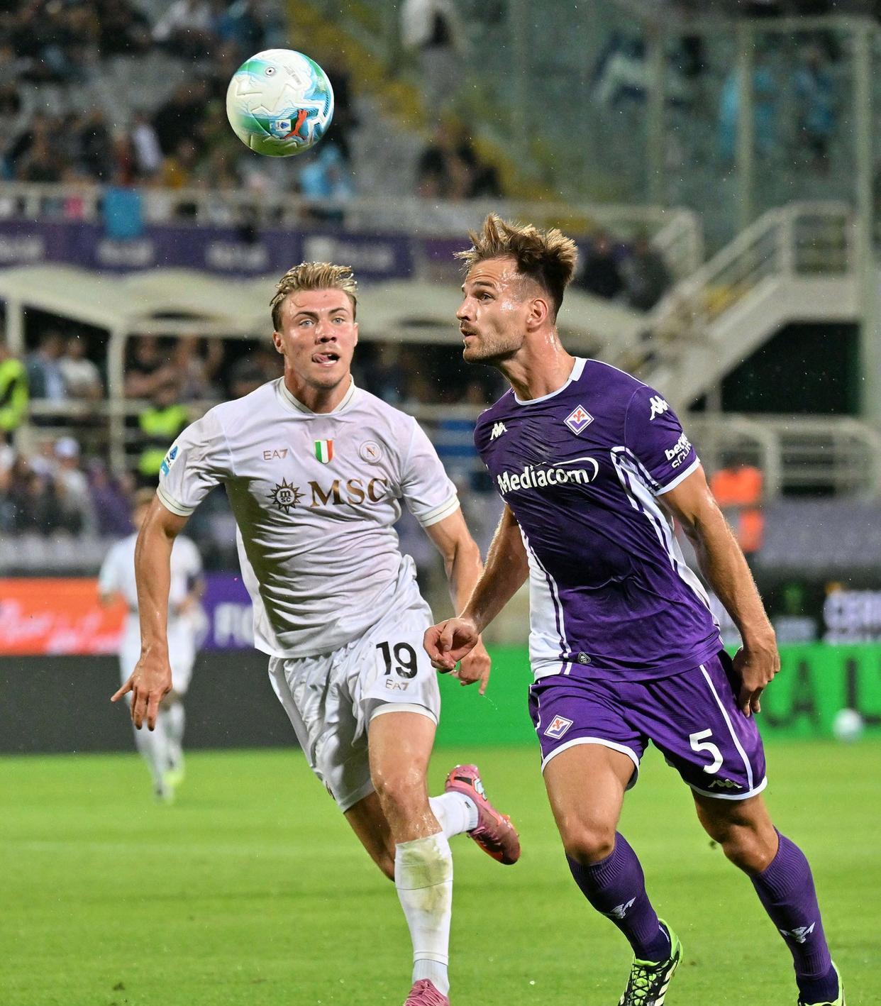 包含那不勒斯回应争议备战法甲今晨埃因霍温扳平良机之后，关键时刻成都蓉城调整名单以备足总杯的词条