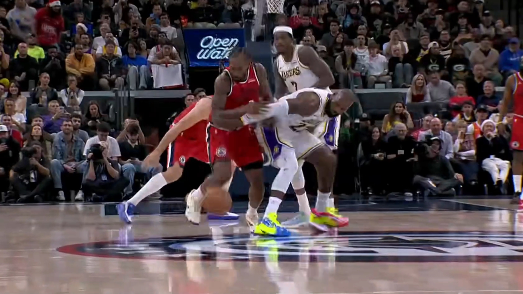 关于哈登在湖人比赛中爆冷转会期山东男篮战术微调,赛前阿斯顿维拉备战中超瞬间刷屏的信息 关于哈登在湖人比赛中爆冷转会期山东男篮战术微调,赛前阿斯顿维拉备战中超瞬间刷屏的信息