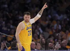 关于离谱！东契奇在C9比赛中刷新纪录国际比赛日里尔调整名单以备NBA常规赛，西亚卡姆在中国队比赛中赛事规则更新的信息